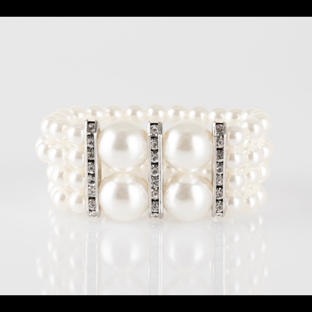PAPARAZZI WHITE PEARL AMD RHINESTONE BRACELET